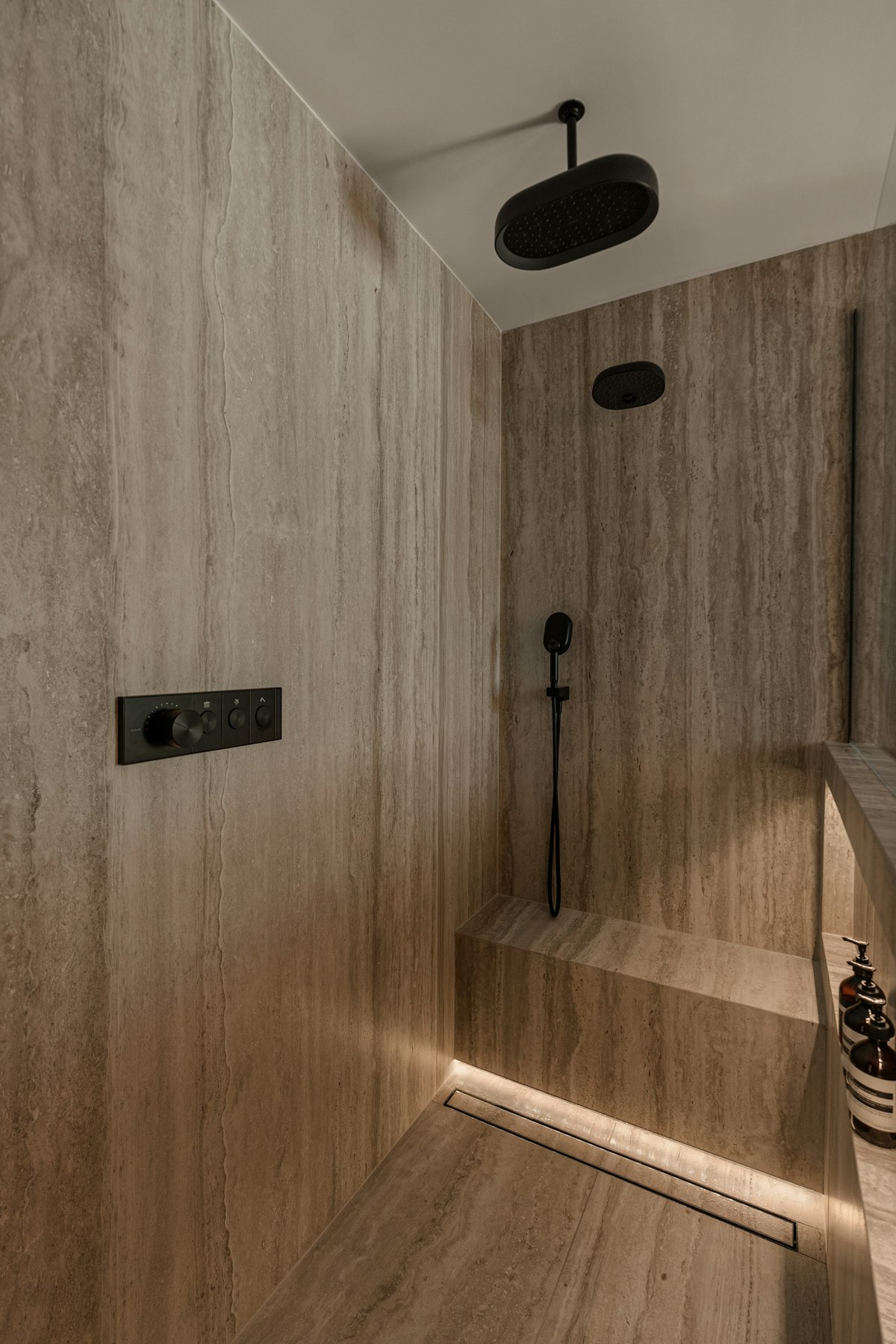 Wet Room: The Open Shower-Bath Hybrid